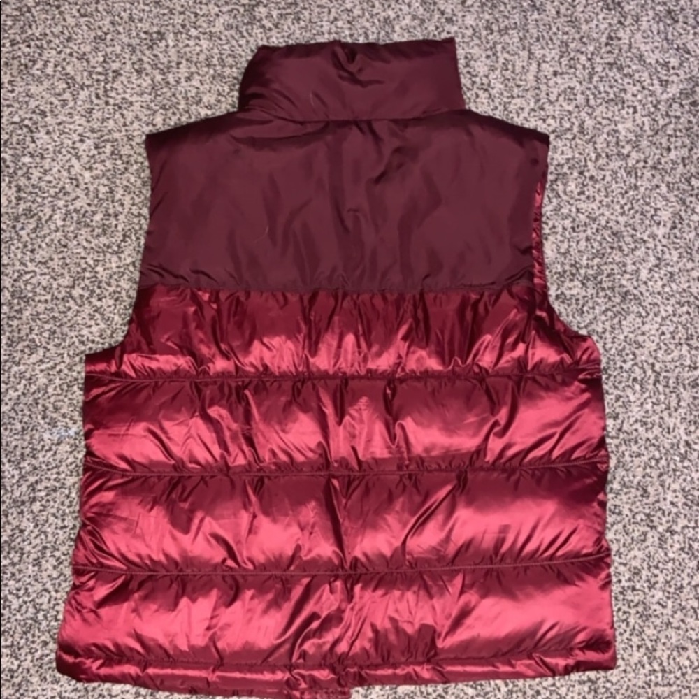 A small maroon vest from Aeropostale never worn!